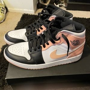 Jordan 1 mid